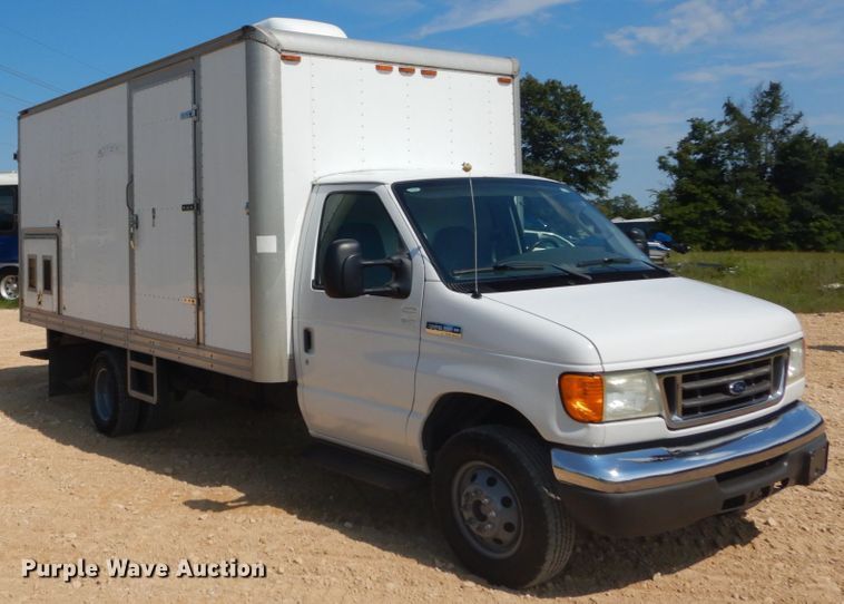 image for item DH5159 2006 Ford E350 Super Duty  box truck