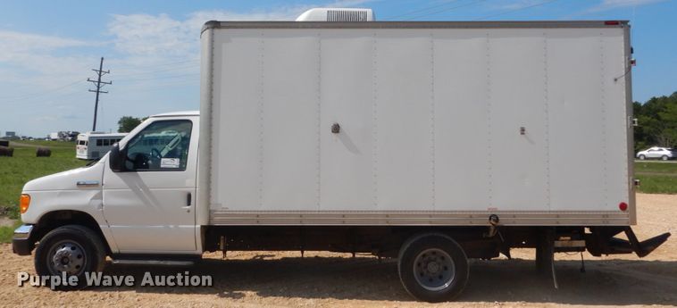 image for item DH5159 2006 Ford E350 Super Duty  box truck