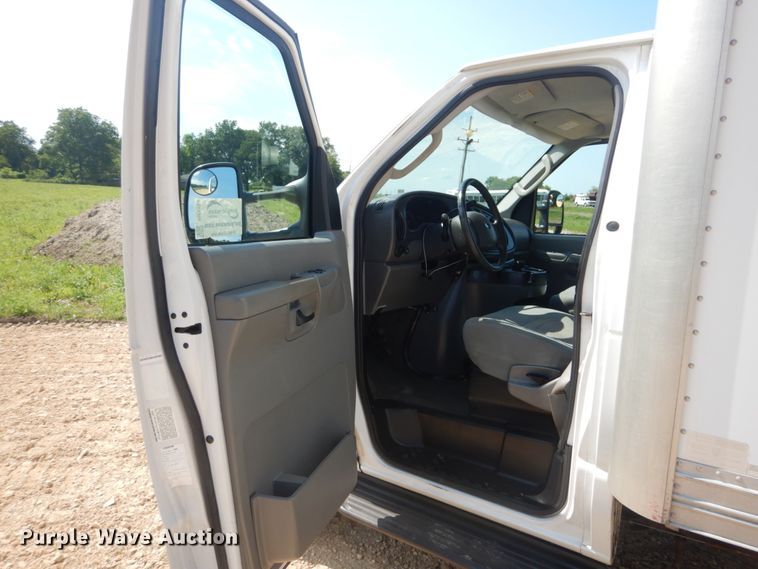 image for item DH5159 2006 Ford E350 Super Duty  box truck