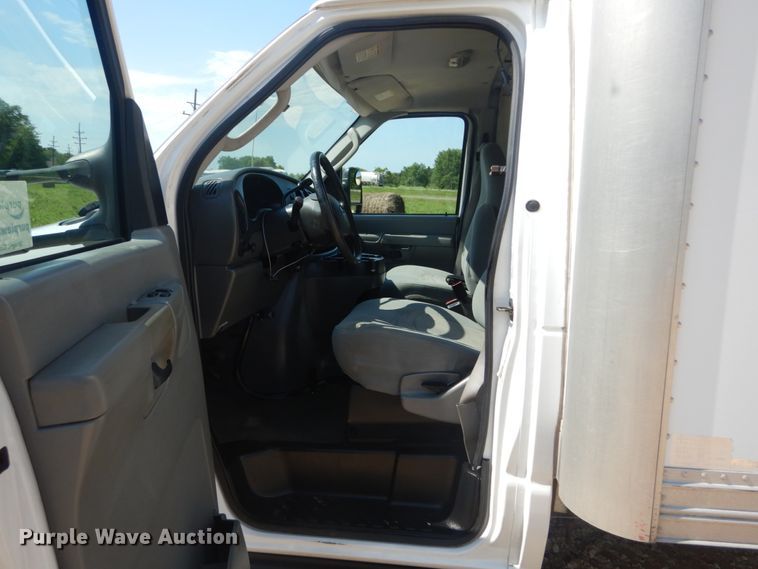 image for item DH5159 2006 Ford E350 Super Duty  box truck