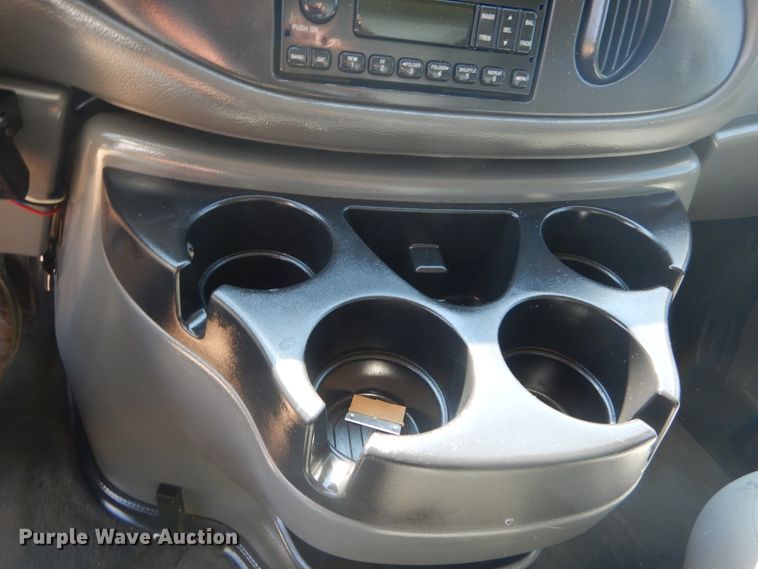 image for item DH5159 2006 Ford E350 Super Duty  box truck