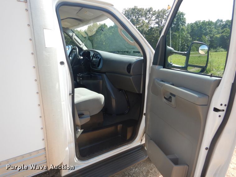 image for item DH5159 2006 Ford E350 Super Duty  box truck