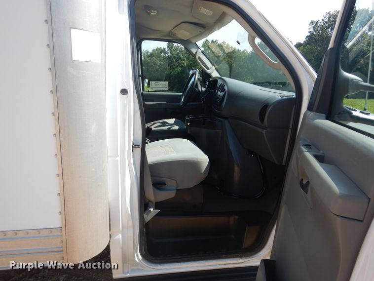 image for item DH5159 2006 Ford E350 Super Duty  box truck