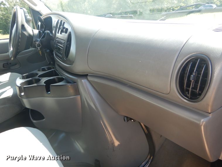 image for item DH5159 2006 Ford E350 Super Duty  box truck