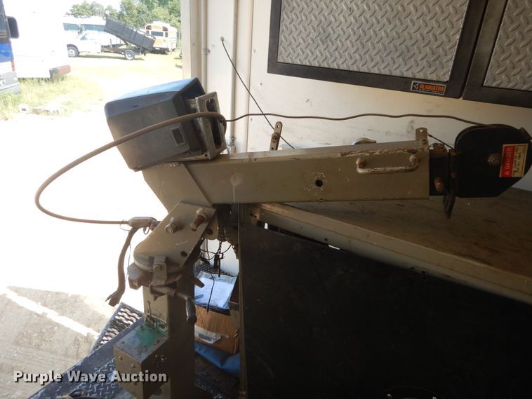 image for item DH5159 2006 Ford E350 Super Duty  box truck