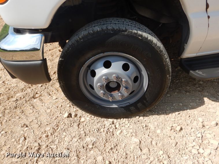 image for item DH5159 2006 Ford E350 Super Duty  box truck