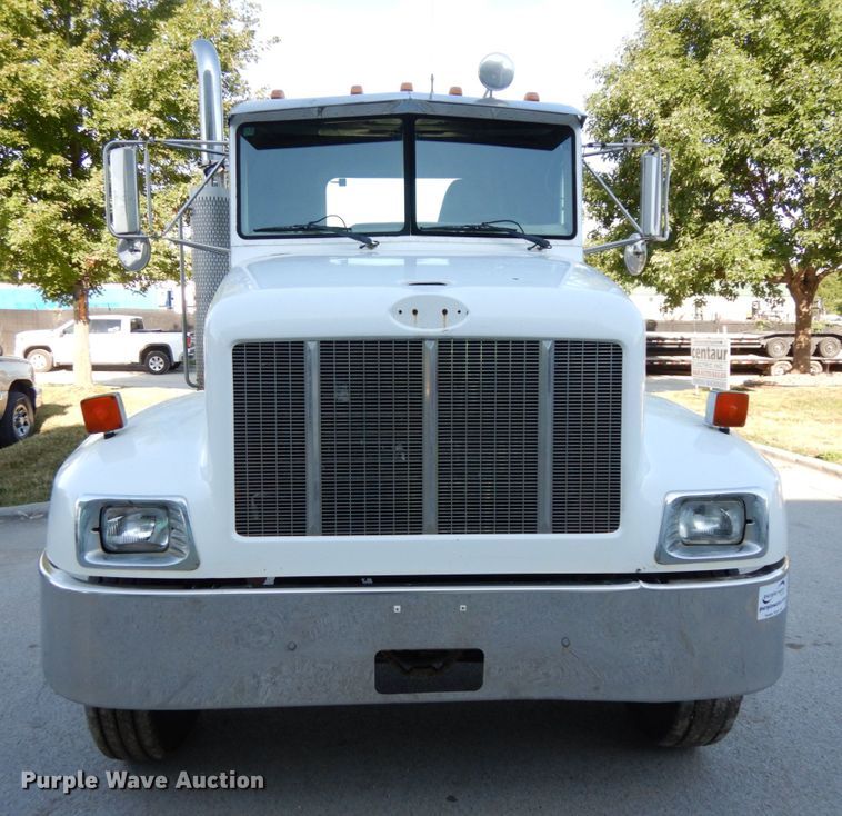 image for item DH6544 2004 Peterbilt 330  truck cab and chassis