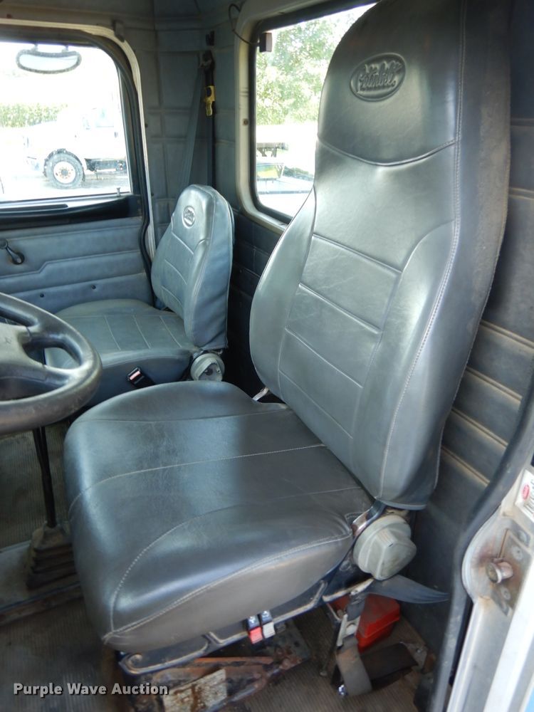 image for item DH6544 2004 Peterbilt 330  truck cab and chassis