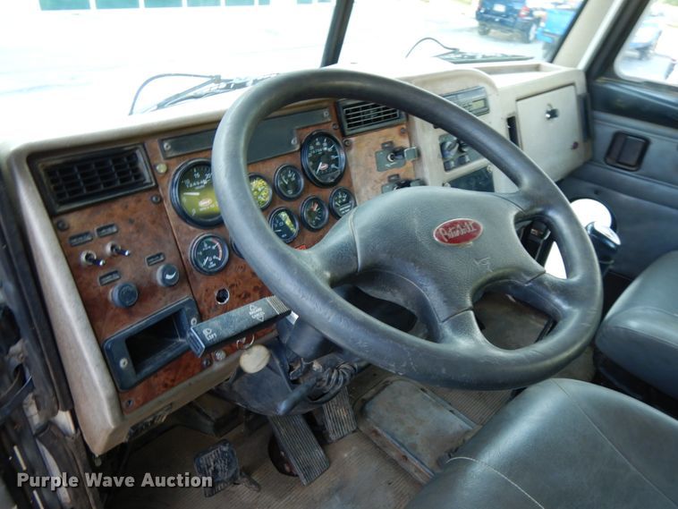 image for item DH6544 2004 Peterbilt 330  truck cab and chassis