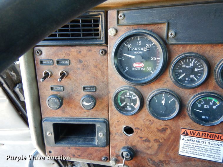 image for item DH6544 2004 Peterbilt 330  truck cab and chassis