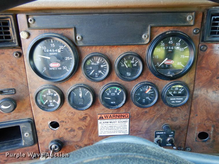 image for item DH6544 2004 Peterbilt 330  truck cab and chassis