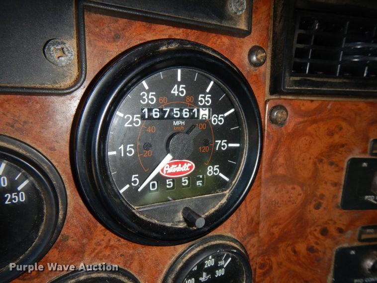 image for item DH6544 2004 Peterbilt 330  truck cab and chassis