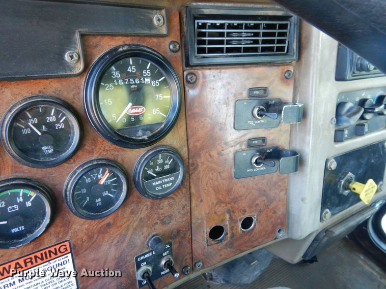 image for item DH6544 2004 Peterbilt 330  truck cab and chassis