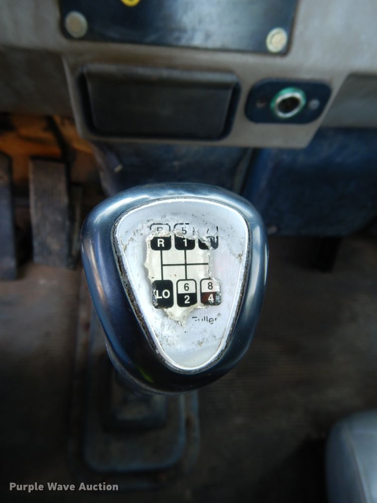 image for item DH6544 2004 Peterbilt 330  truck cab and chassis