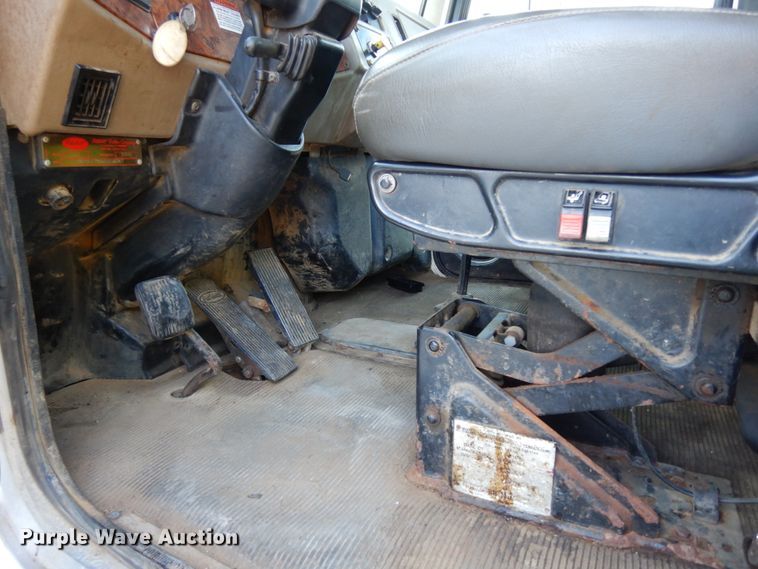 image for item DH6544 2004 Peterbilt 330  truck cab and chassis