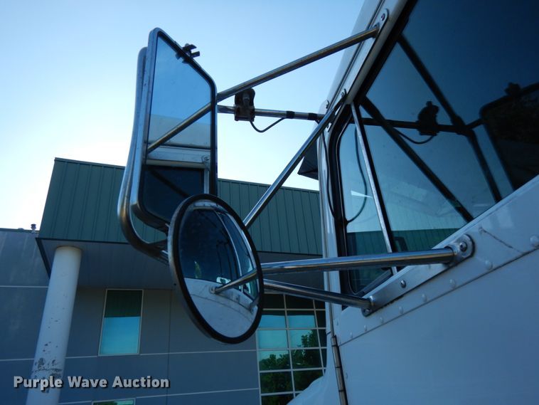 image for item DH6544 2004 Peterbilt 330  truck cab and chassis