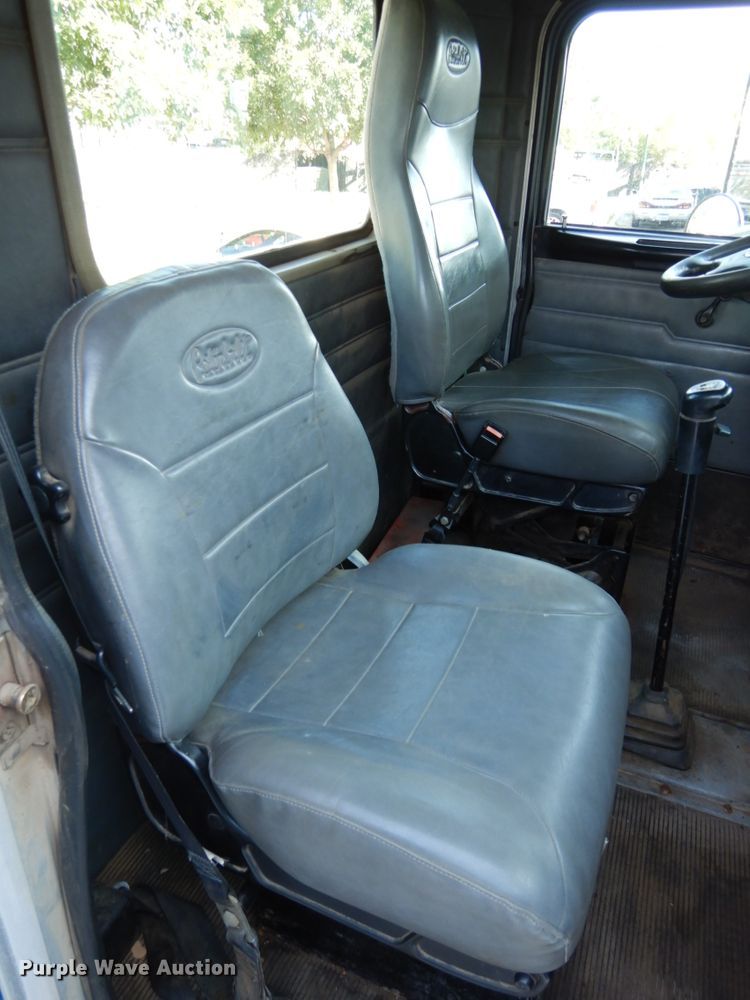 image for item DH6544 2004 Peterbilt 330  truck cab and chassis