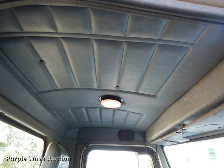 image for item DH6544 2004 Peterbilt 330  truck cab and chassis