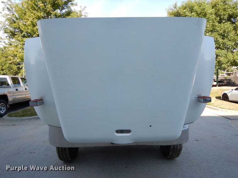 image for item DH6544 2004 Peterbilt 330  truck cab and chassis