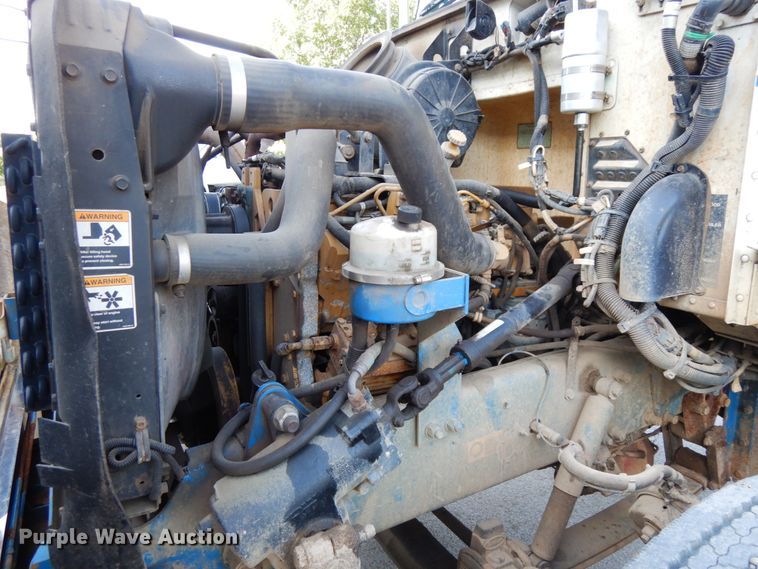 image for item DH6544 2004 Peterbilt 330  truck cab and chassis