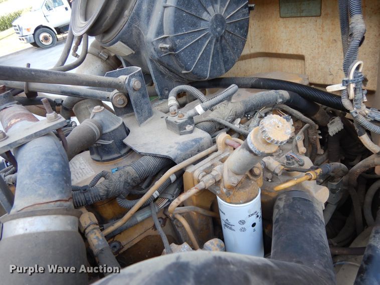 image for item DH6544 2004 Peterbilt 330  truck cab and chassis