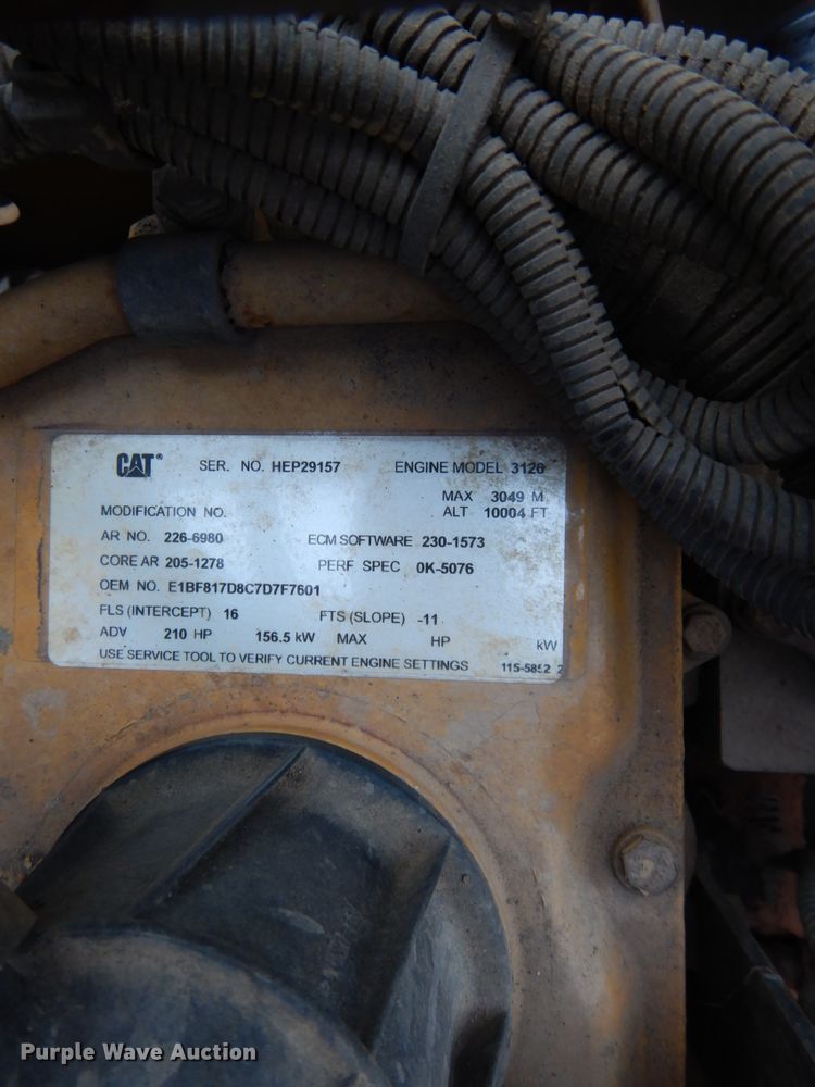 image for item DH6544 2004 Peterbilt 330  truck cab and chassis