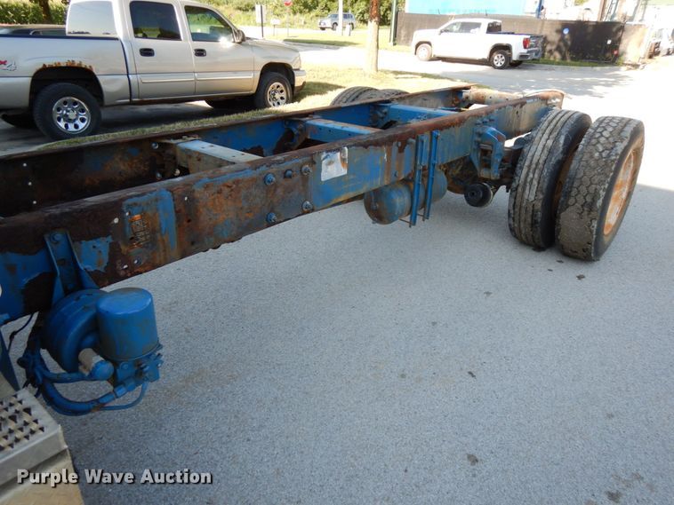 image for item DH6544 2004 Peterbilt 330  truck cab and chassis