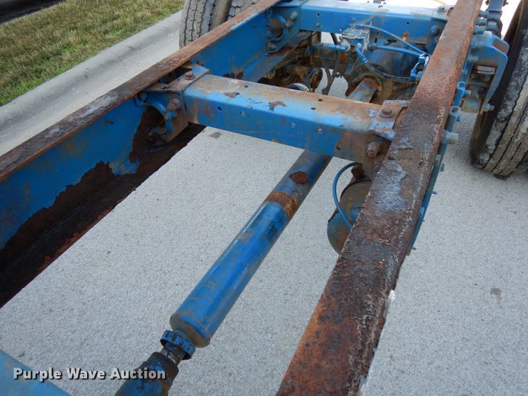 image for item DH6544 2004 Peterbilt 330  truck cab and chassis