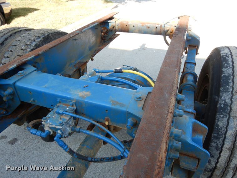 image for item DH6544 2004 Peterbilt 330  truck cab and chassis