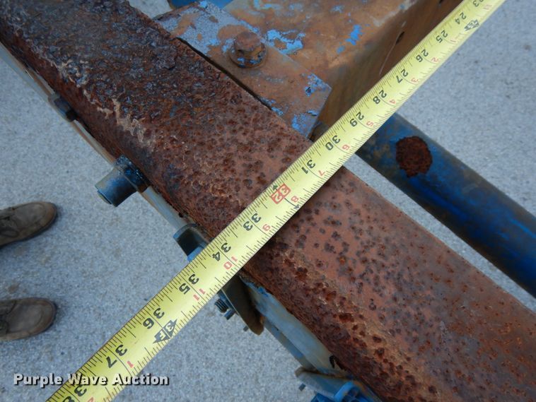 image for item DH6544 2004 Peterbilt 330  truck cab and chassis