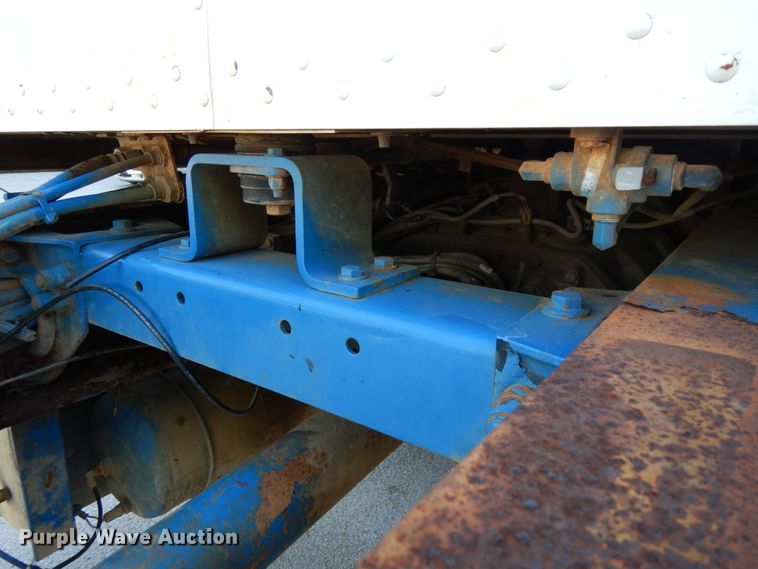 image for item DH6544 2004 Peterbilt 330  truck cab and chassis