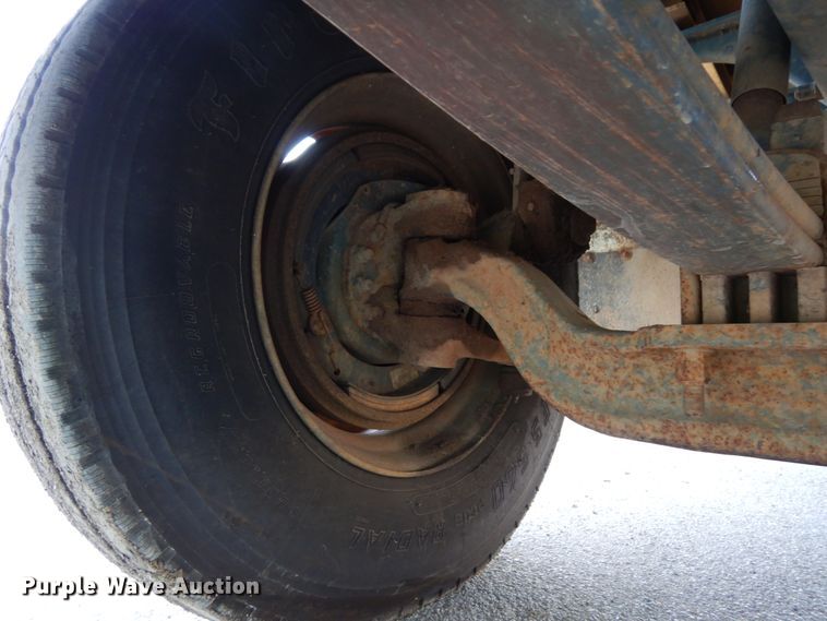 image for item DH6544 2004 Peterbilt 330  truck cab and chassis