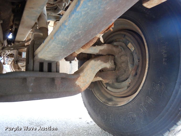 image for item DH6544 2004 Peterbilt 330  truck cab and chassis