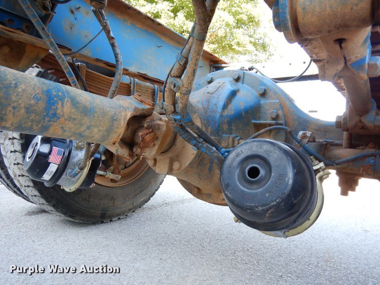 image for item DH6544 2004 Peterbilt 330  truck cab and chassis