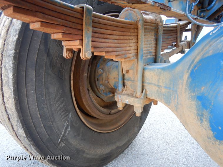 image for item DH6544 2004 Peterbilt 330  truck cab and chassis