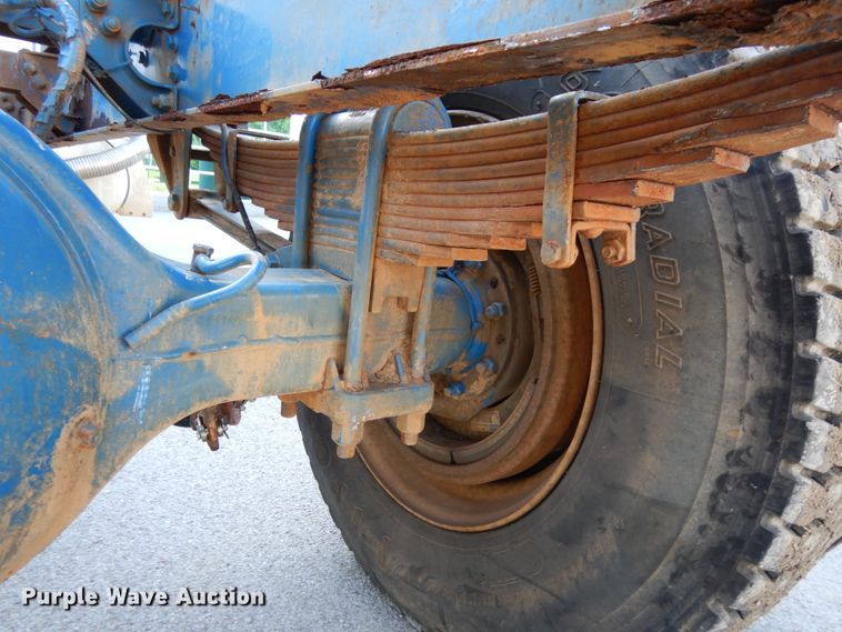 image for item DH6544 2004 Peterbilt 330  truck cab and chassis