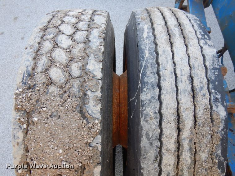 image for item DH6544 2004 Peterbilt 330  truck cab and chassis