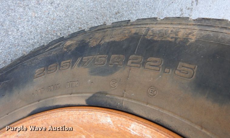 image for item DH6544 2004 Peterbilt 330  truck cab and chassis