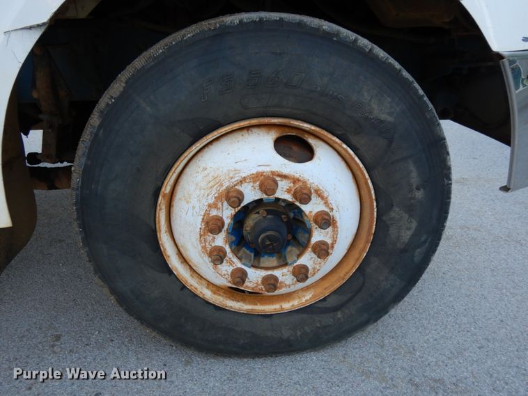 image for item DH6544 2004 Peterbilt 330  truck cab and chassis