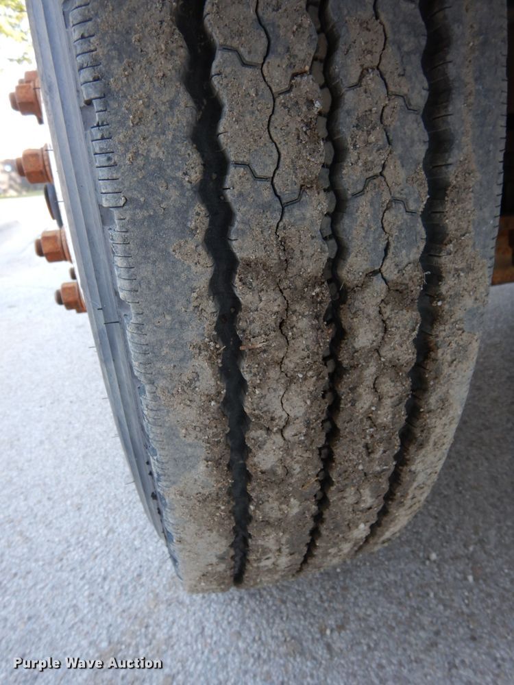 image for item DH6544 2004 Peterbilt 330  truck cab and chassis