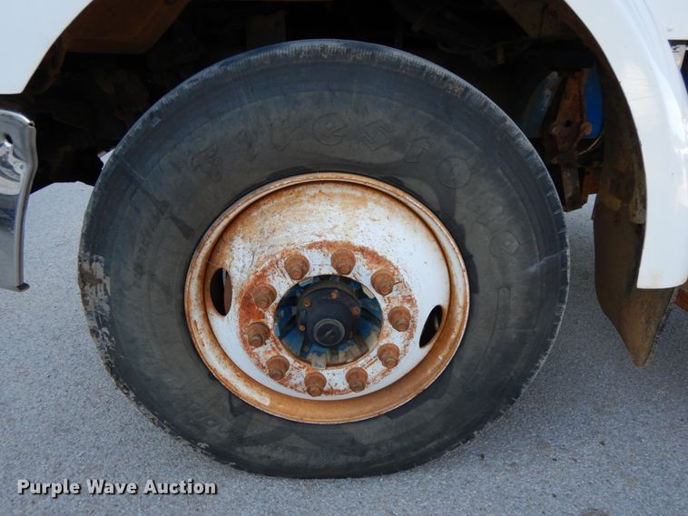 image for item DH6544 2004 Peterbilt 330  truck cab and chassis