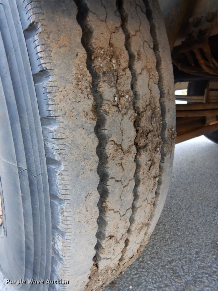 image for item DH6544 2004 Peterbilt 330  truck cab and chassis