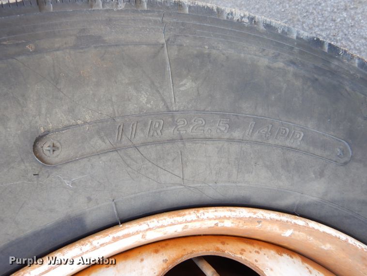 image for item DH6544 2004 Peterbilt 330  truck cab and chassis