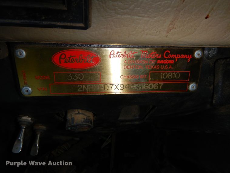 image for item DH6544 2004 Peterbilt 330  truck cab and chassis