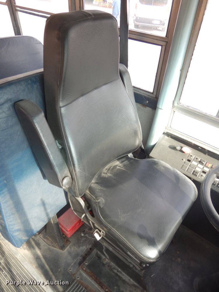 image for item DH6578 1992 Thomas Built Saf-T-Liner MVP  school bus