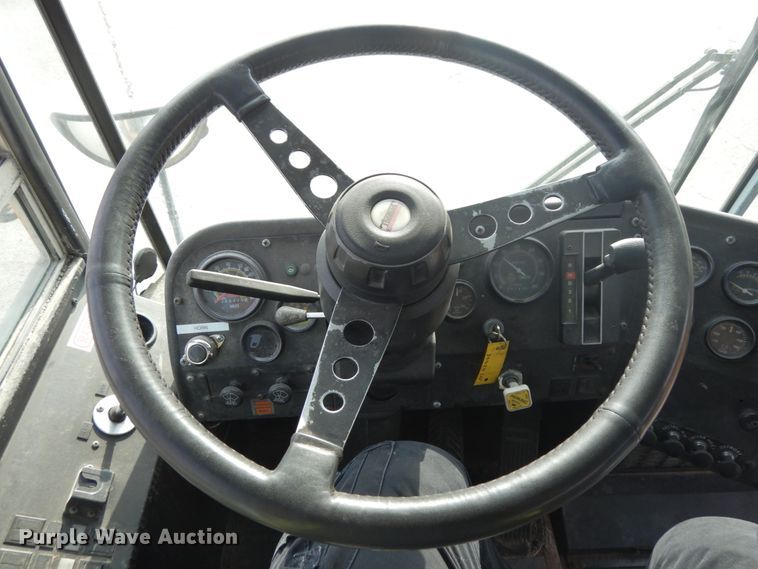 image for item DH6578 1992 Thomas Built Saf-T-Liner MVP  school bus