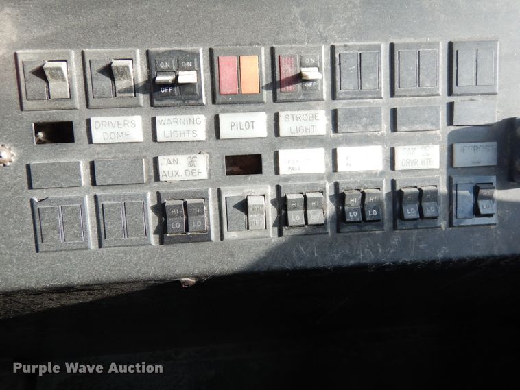 image for item DH6578 1992 Thomas Built Saf-T-Liner MVP  school bus