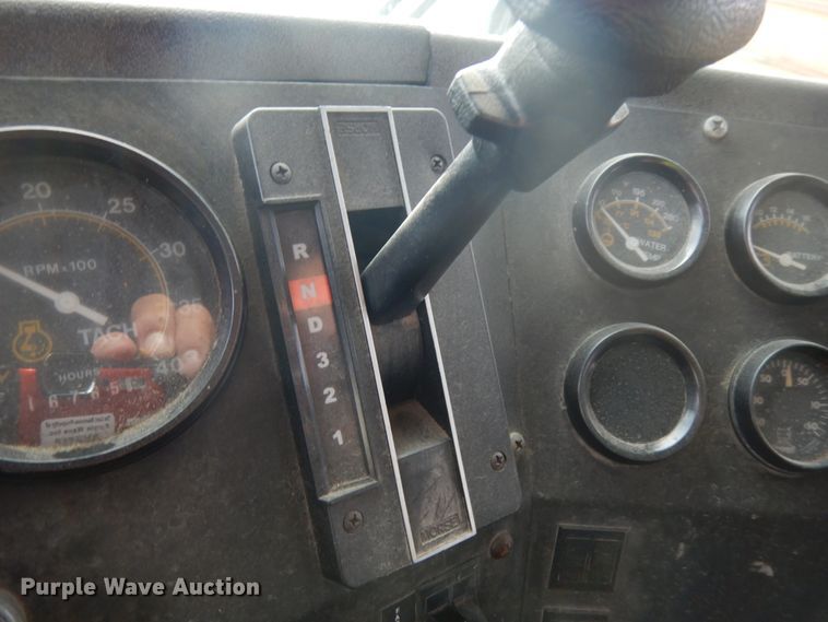 image for item DH6578 1992 Thomas Built Saf-T-Liner MVP  school bus