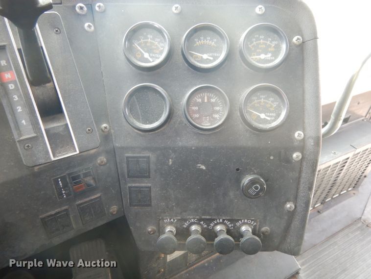 image for item DH6578 1992 Thomas Built Saf-T-Liner MVP  school bus