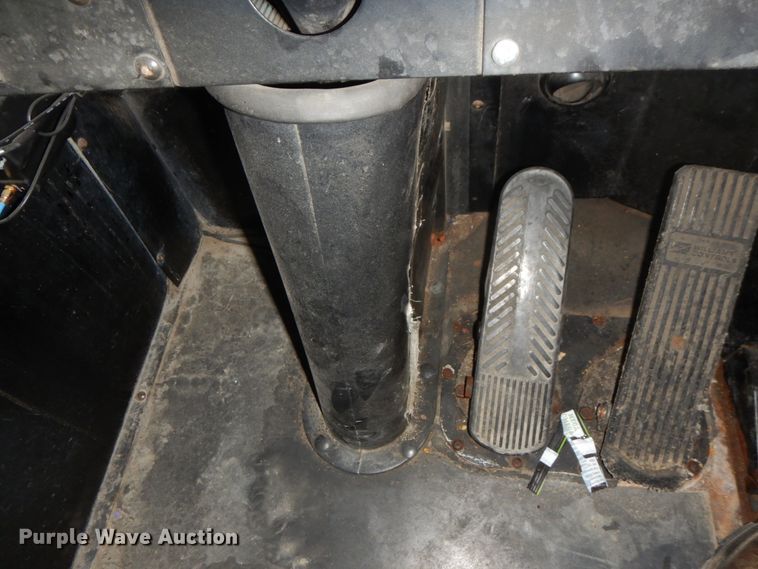 image for item DH6578 1992 Thomas Built Saf-T-Liner MVP  school bus